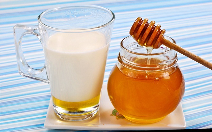 honey for sore throat - honey and milk