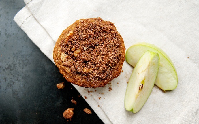 healthy snacks for teens - apple muffin