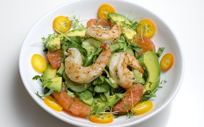 immune boosting smoothies - avocado and grapefruit salad with shrimp