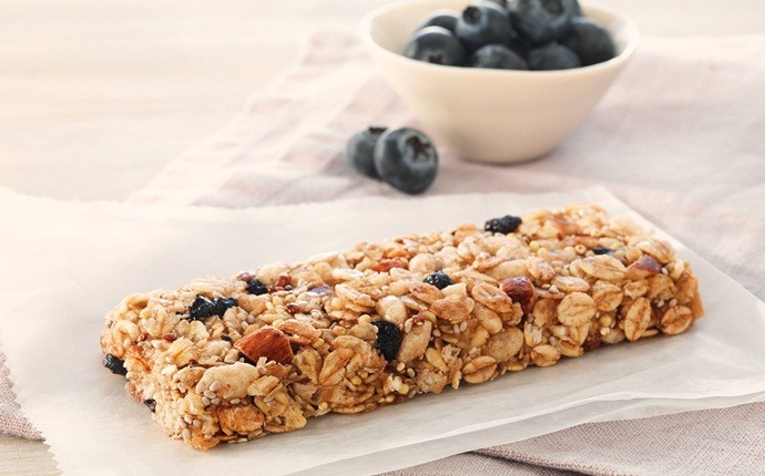 peanut free snacks - blueberry and cinnamon granola bars