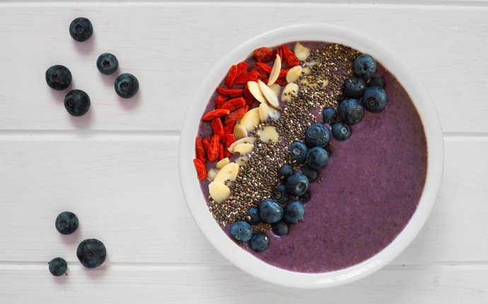 immune boosting smoothies - blueberry, goji berry, banana booster