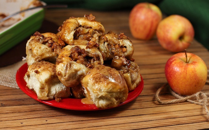 healthy apple recipes - caramel apple pie