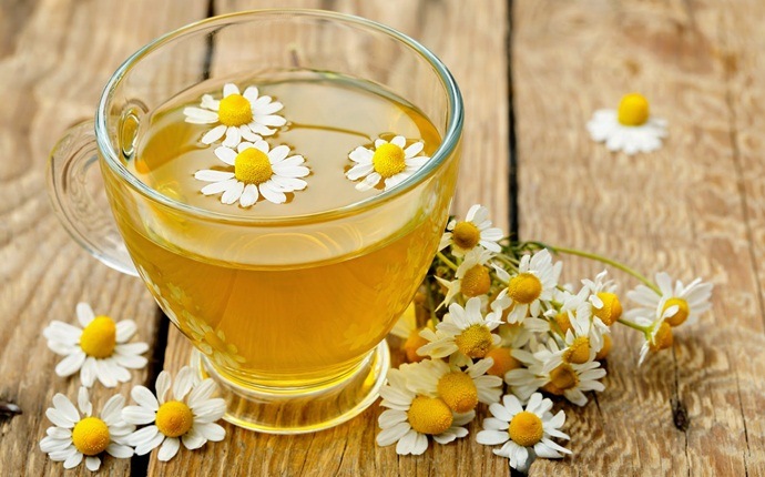 face pack for glowing skin - chamomile tea face pack for glowing skin