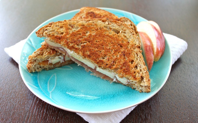healthy apple recipes - cheddar and apple melt