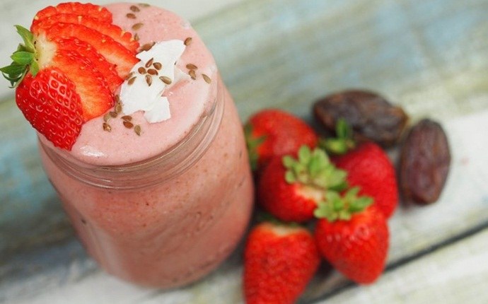 slimming smoothie recipes - coconut strawberry smoothie