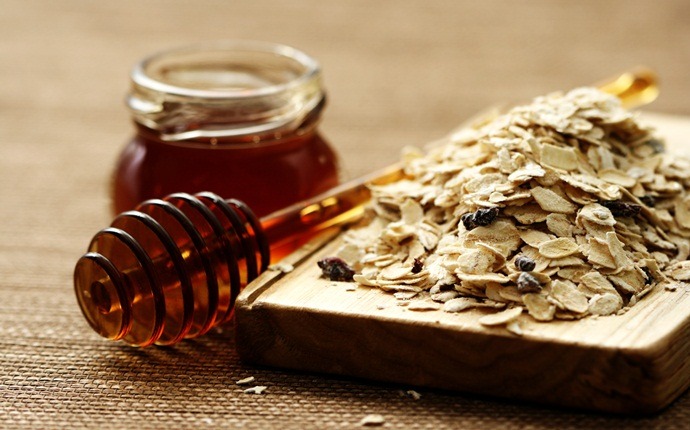 face pack for glowing skin - honey and oatmeal face pack