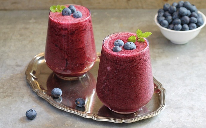 immune boosting smoothies - pineapple blueberry smoothie