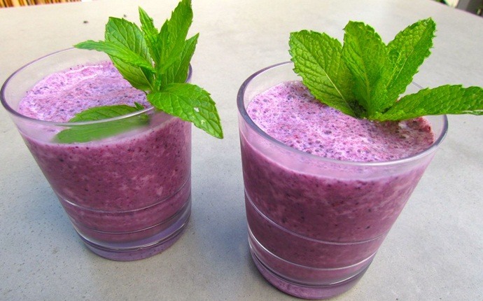 smoothie recipes for kids - pineapple, red cabbage, and banana