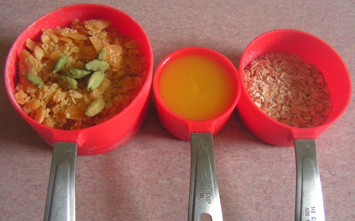 indian baby food recipes - ragi and oats laddoos