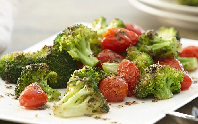 diabetic-friendly recipes - roasted broccoli and tomato