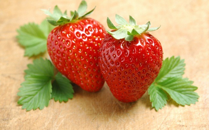 face pack for glowing skin - strawberry and cherry face pack