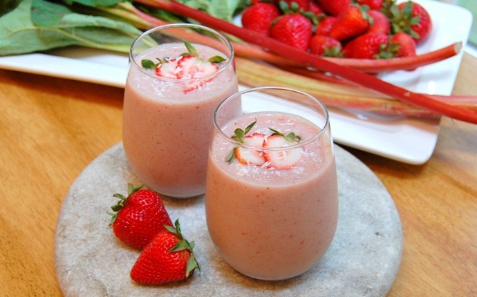 fresh strawberry recipes - strawberry-mango-ginger smoothie