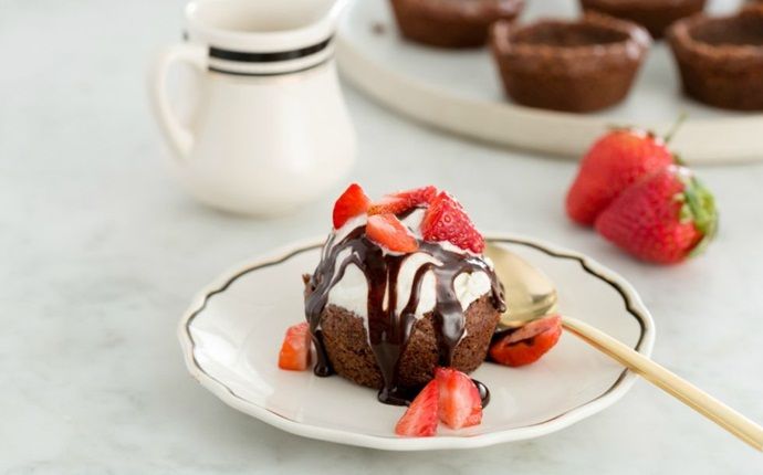 diabetic-friendly recipes - strawberry, peanut sundae, and chocolate