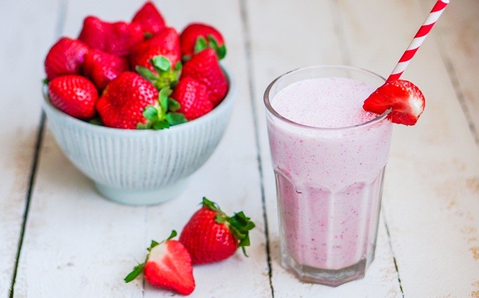 smoothie recipes for kids - strawberry smoothie