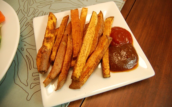 healthy snacks for teens - sweet potato fries with ketchup