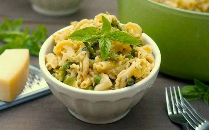 healthy zucchini recipes - campanelle with summer vegetables