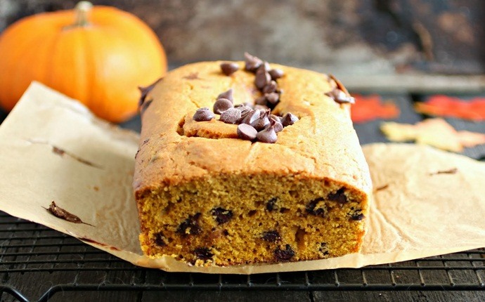 healthy pumpkin recipes - chocolate chip pumpkin bread