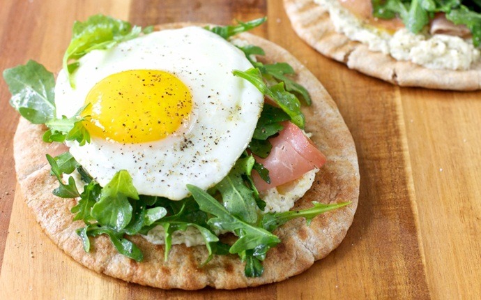 breakfast ideas for teens - eggs in a pita