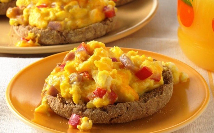 breakfast ideas for teens - english muffin breakfast pizza