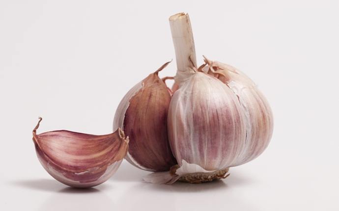 how to stop earache - garlic