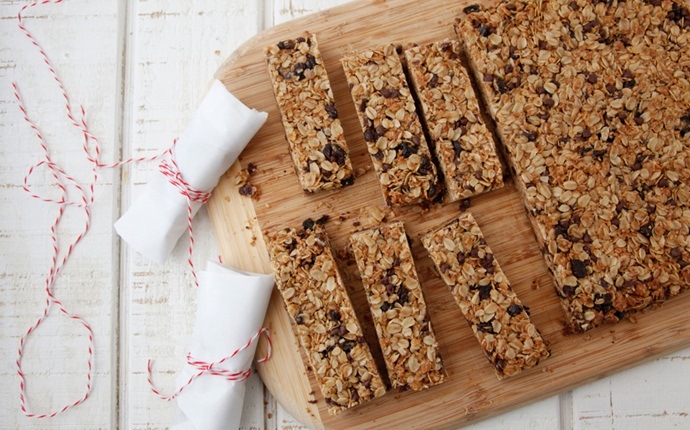 breakfast ideas for teens - granola bars at home