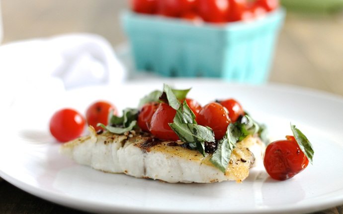 fresh tomato recipes - halibut with olives and tomatoes