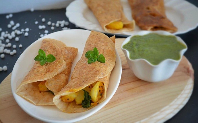 low calorie indian food - paneer ka chilla