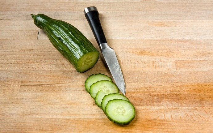 homemade spa recipes - quick cucumber eye soother