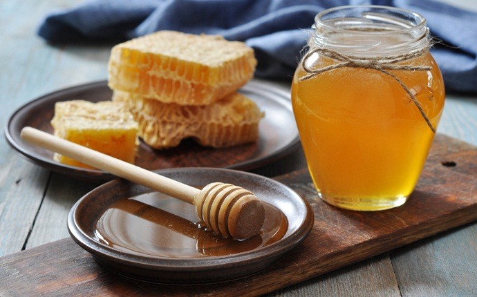 how to get rid of dandruff - raw honey
