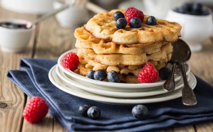 breakfast ideas for teens - waffle with fruits and peanut butter