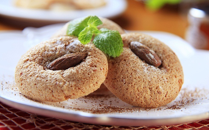 low calorie cookies - almond macaroons