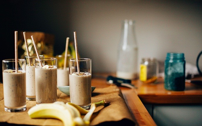 paleo breakfast recipes - banana walnut date shake