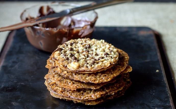 low calorie cookies - chocolate-almond cookies
