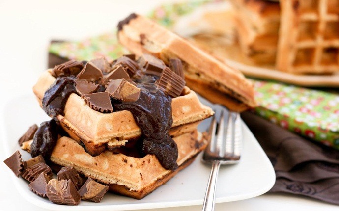 paleo breakfast recipes - chocolate waffles