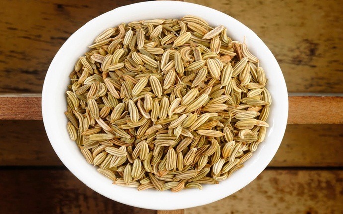 how to treat colic - fennel seeds and hot water