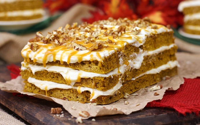 christmas recipes for kids - frosted pumpkin cake