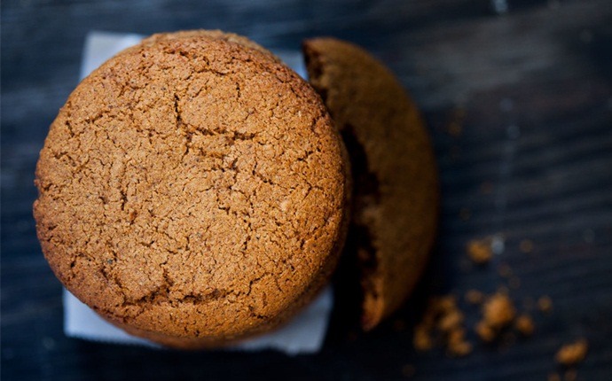 low calorie cookies - ginger molasses cookies