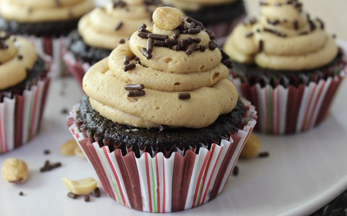 cupcake recipes for kids - peanut butter and chocolate cupcake