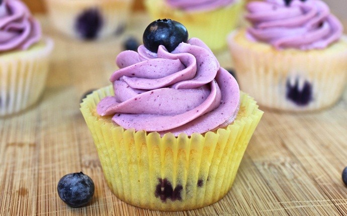 cupcake recipes for kids - raspberry and lemon cupcakes
