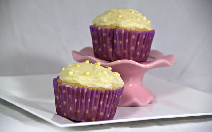 cupcake recipes for kids - simple vanilla cupcakes