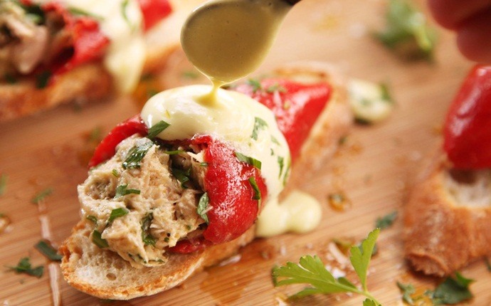 low calorie appetizers - tuna-stuffed peppers