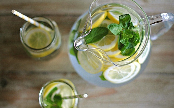 lemon for acid reflux - grated lemon water