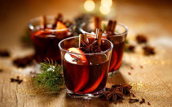 hot drink recipes - mulled wine with cranberries