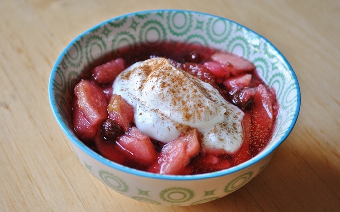 plum baby food - roasted plums with yogurt