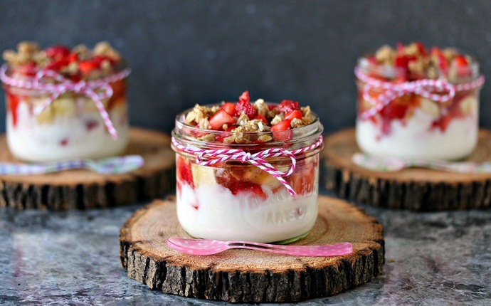 yogurt for acid reflux - combine yogurt with pistachios & strawberries