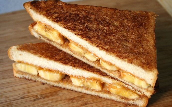 easy camping recipes - peanut butter & banana open sandwich