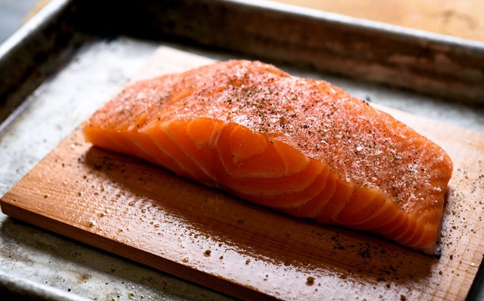 what to eat when breastfeeding - salmon