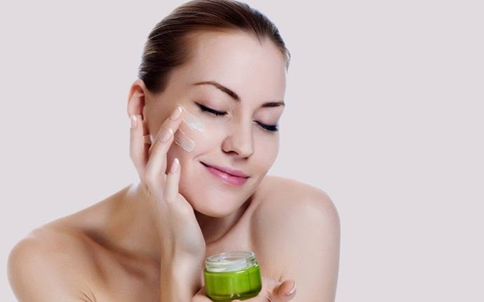 sun damaged skin treatment - use a good moisturizer to rehydrate your skin