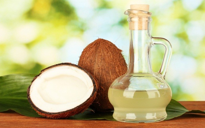 how to lighten dark inner thighs - coconut oil and lemon juice