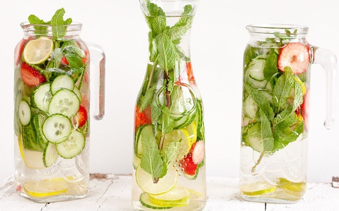 detox water recipes - cucumber, lime, strawberry and mint water